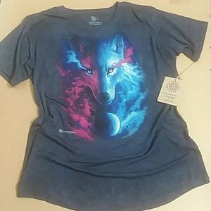 The mountain womens tri-blend wolf tee NWT